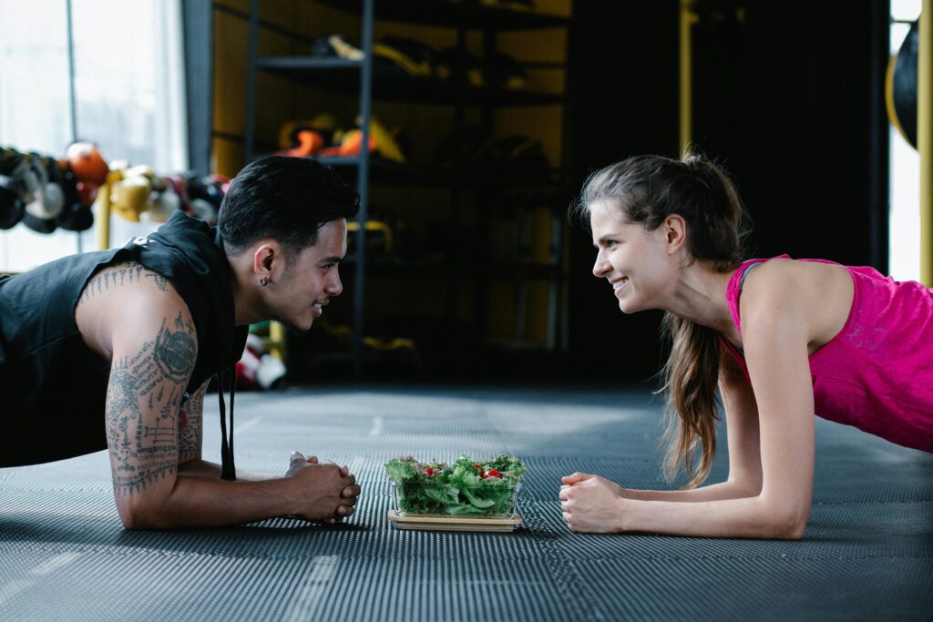 Eat Before or After Workout to Lose Weight?
Eating in the gym image 